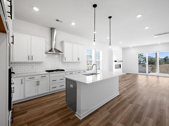 5th image of 4432 Oakwood Ave