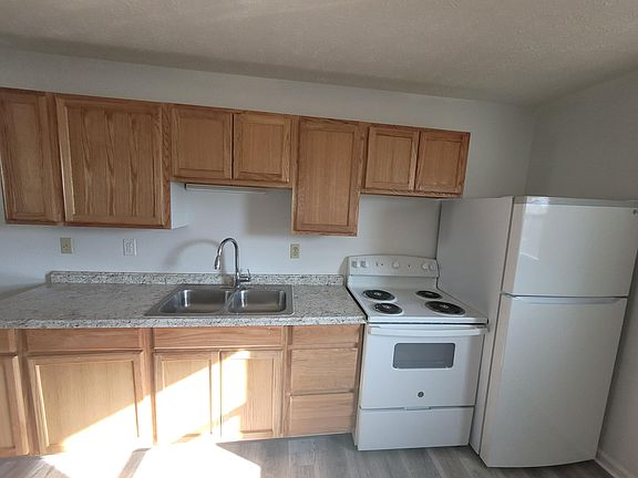 2nd image of 421 Edwards Ave #10