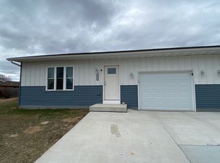 2014 Zimmer Dr, Manitowoc, WI 54220