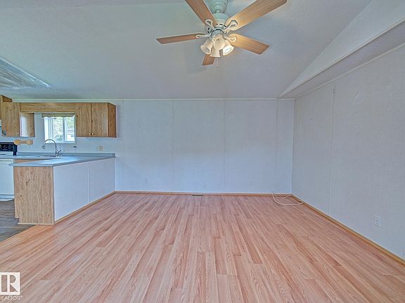 5th image of 5434 Eastview Cres
