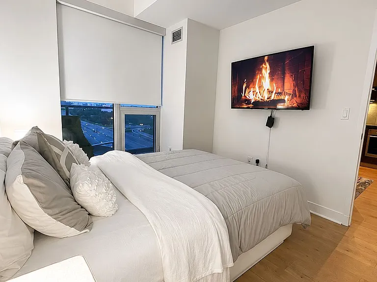 115 McMahon Dr #2207 — Photo 4