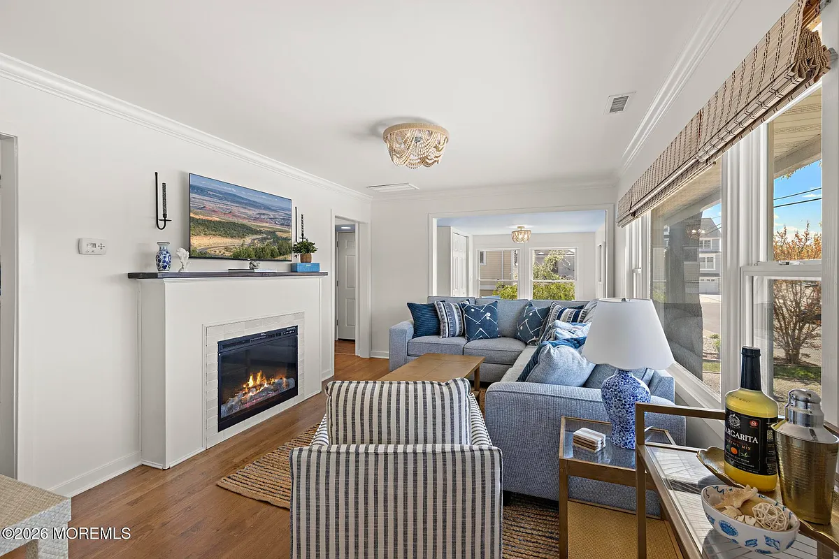 Building Photo - 19 Ardmore Dr