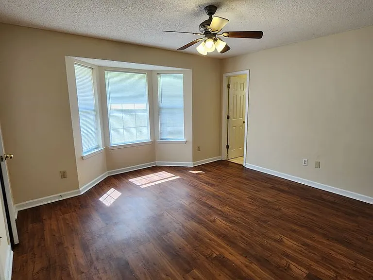 906 Rice Ct — Photo 14