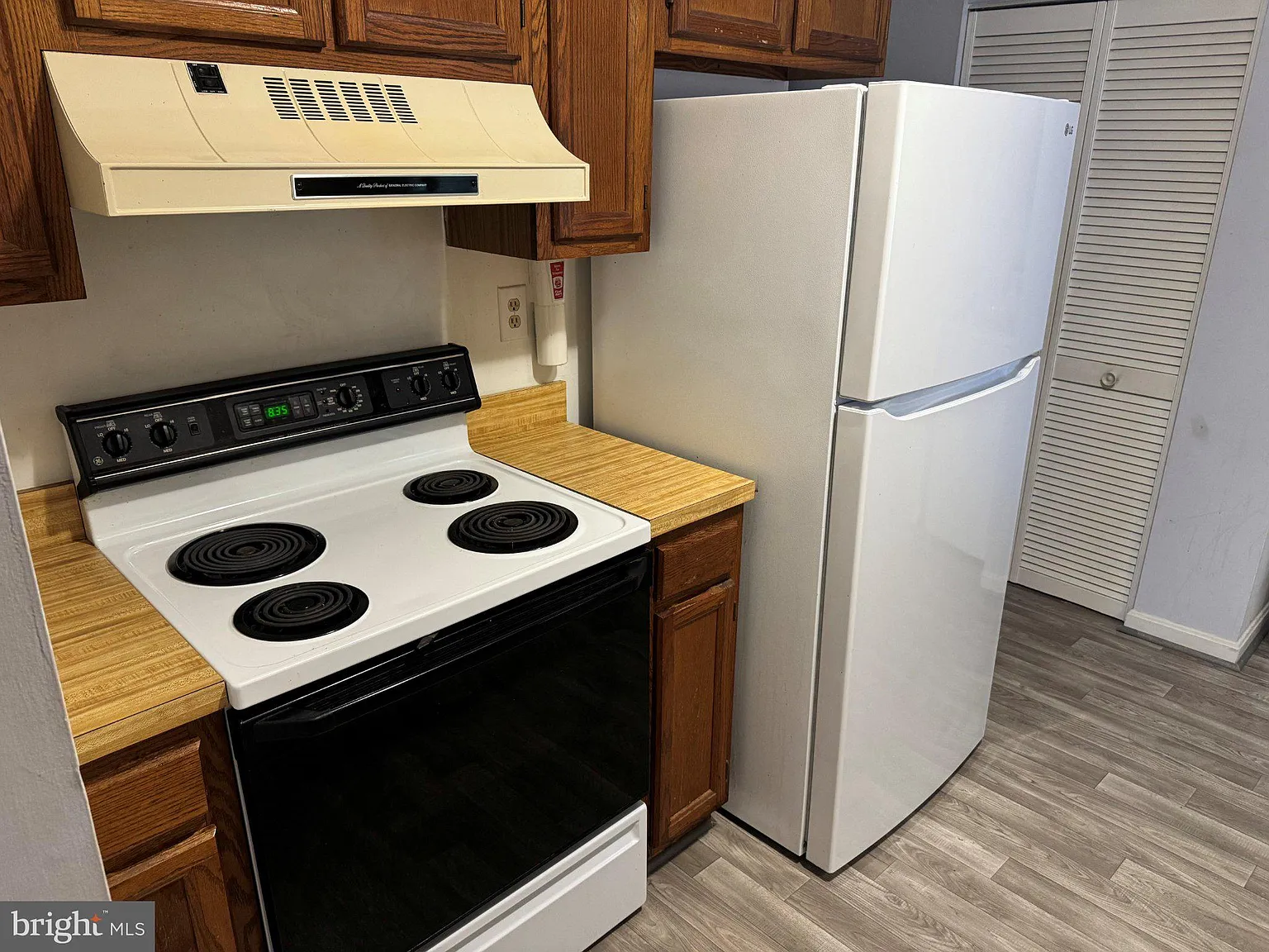 2 bed, 1.0 bath, 864 sqft, $1,800 — Photo 3