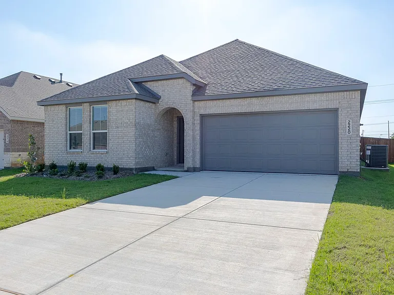 2220 Pommel Ln — Photo 3
