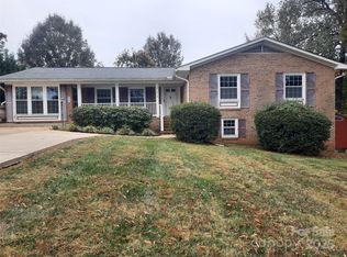 121 Greenview Dr, Kannapolis, NC 28081