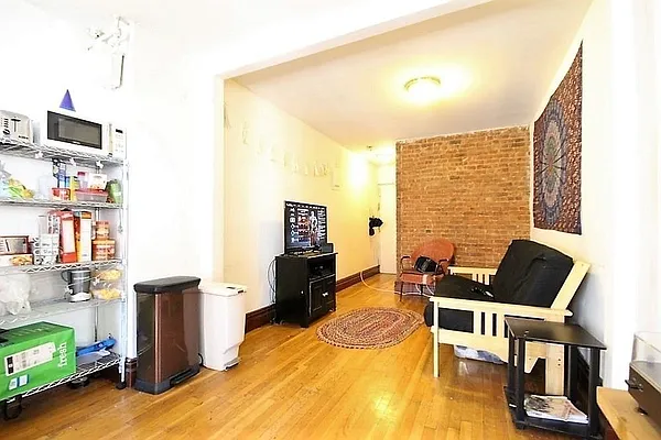 Rented by Dynamik Realty | media 21