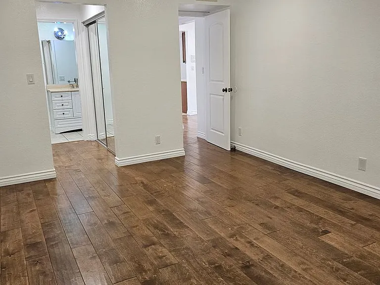 453 Ivy St — Photo 3