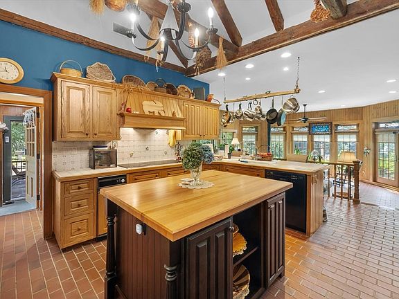 5th image of 112 Farm Rd