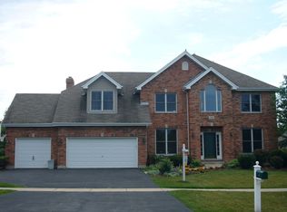 548 Lewis Rd, Geneva, IL 60134