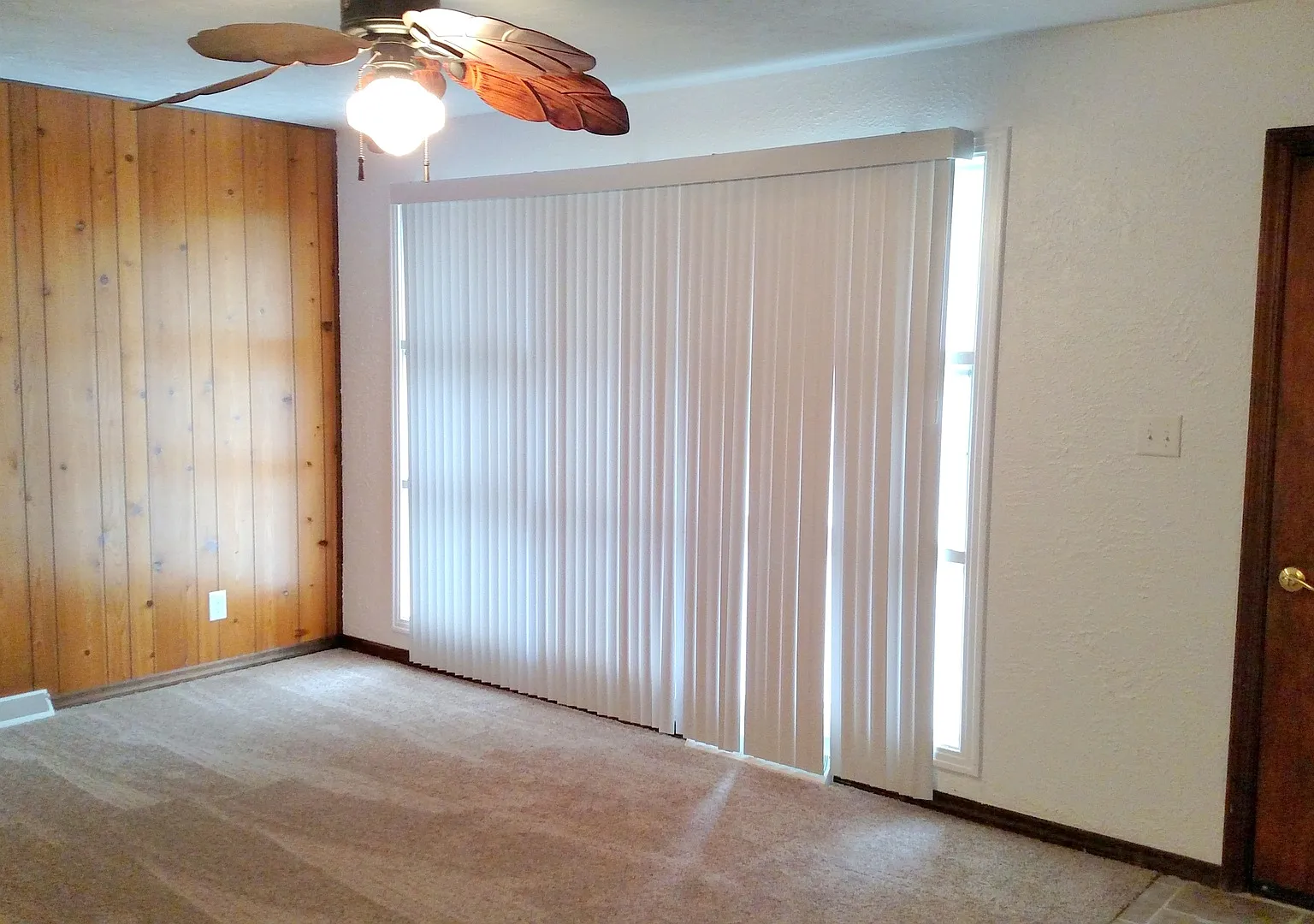 Two Bedroom House in Jefferson Hills With Central Air And Detached One Car Garage - Fenced In Yard — Photo 4