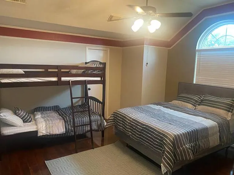 Upstairs large Bedroom 3