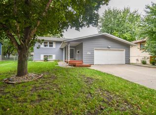 2017 S Fox Trl, Sioux Falls, SD 57103