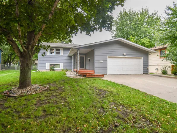 2017 S Fox Trl, Sioux Falls, SD 57103
