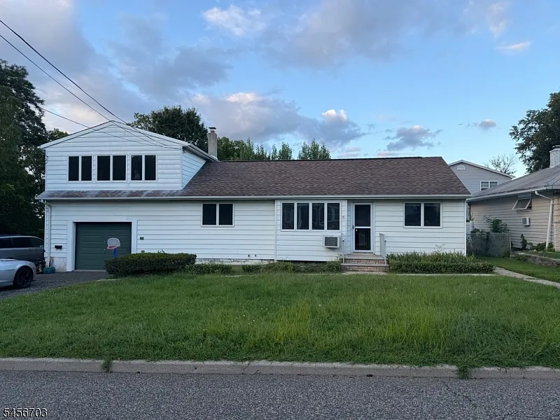 3 bed, 1.0 bath, $2,400 — Photo 1