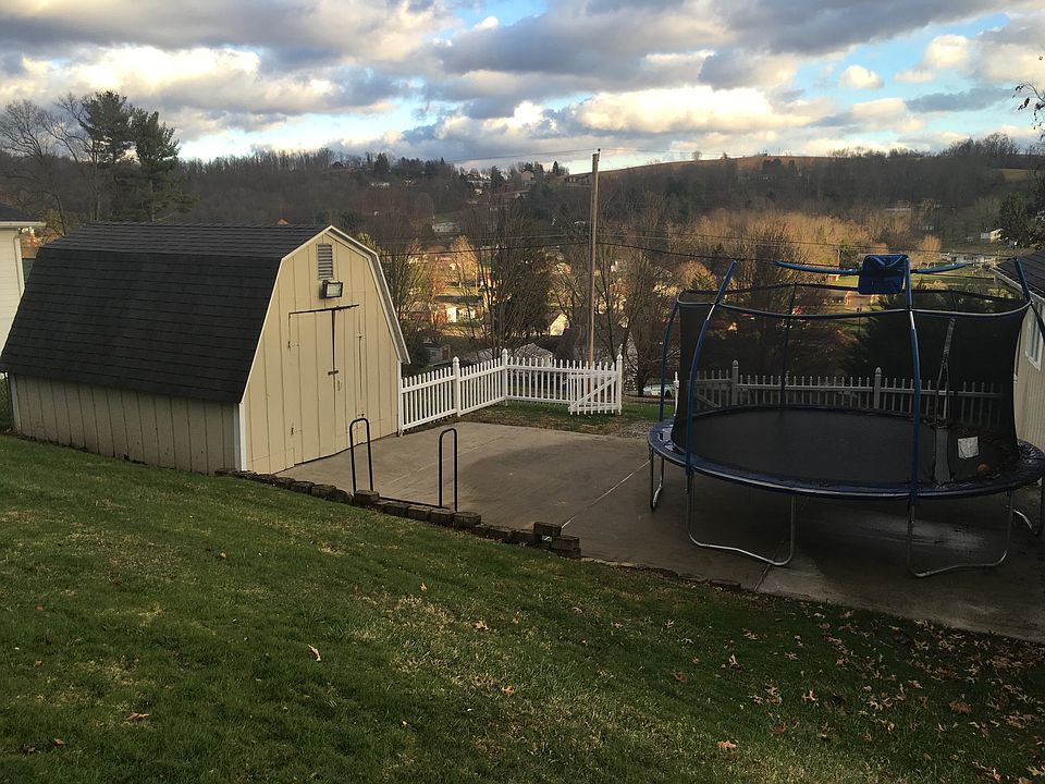 2nd image of 1796 Ryan Rd