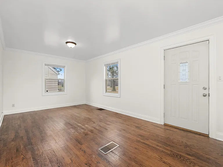 2512 Salem Blvd — Photo 2