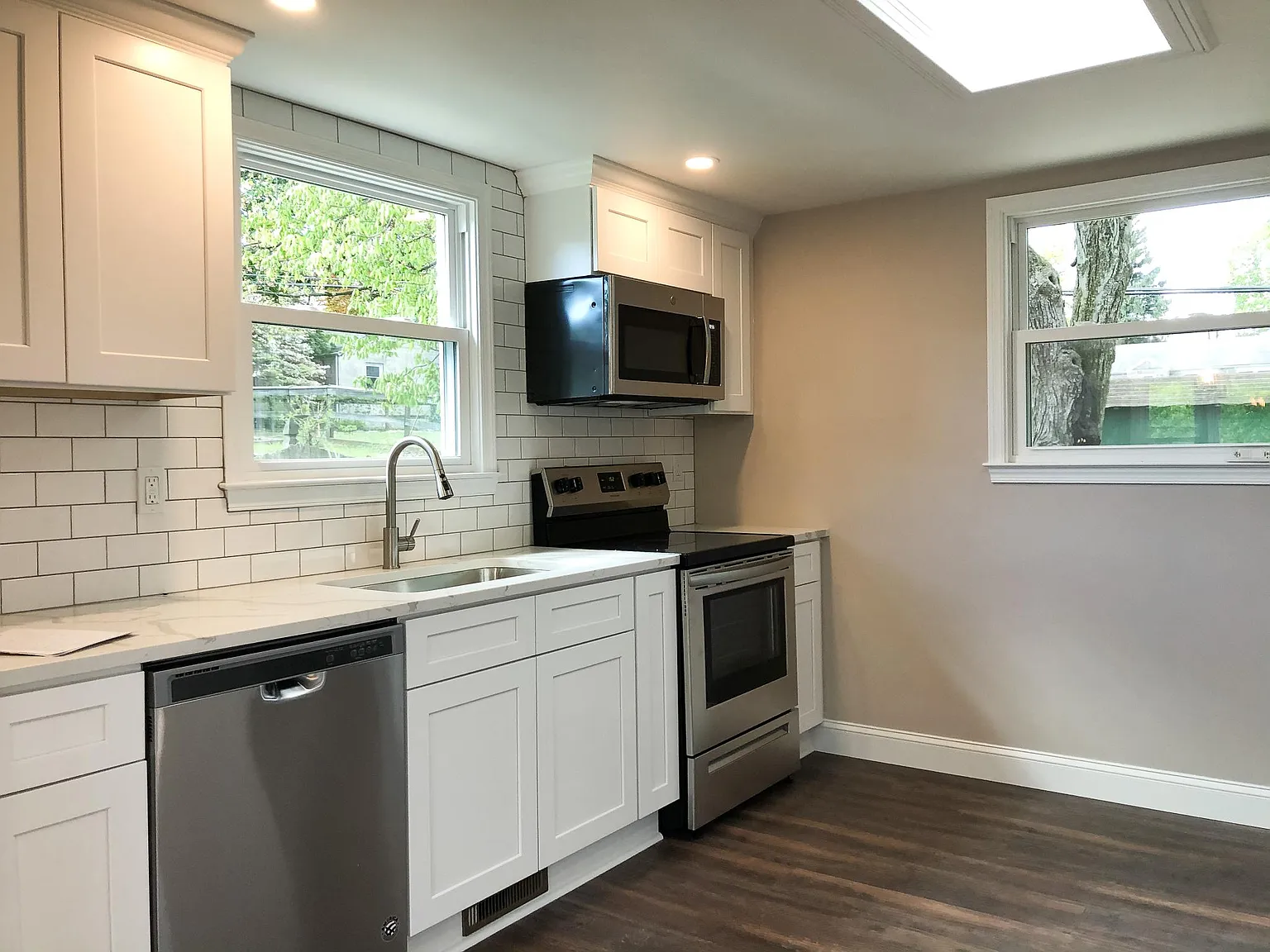 326 Georgia Ln — Photo 2