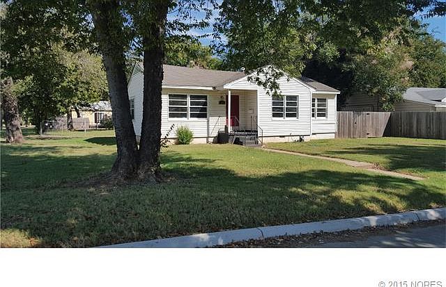 2nd image of 105 E 38th Pl