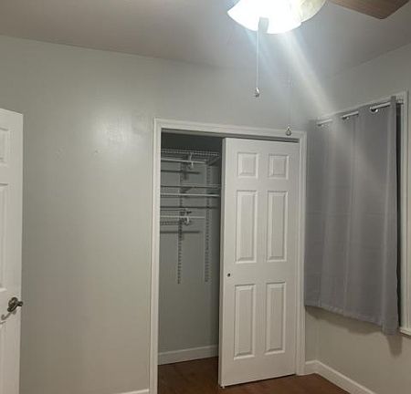 5th image of 260 E 23rd St