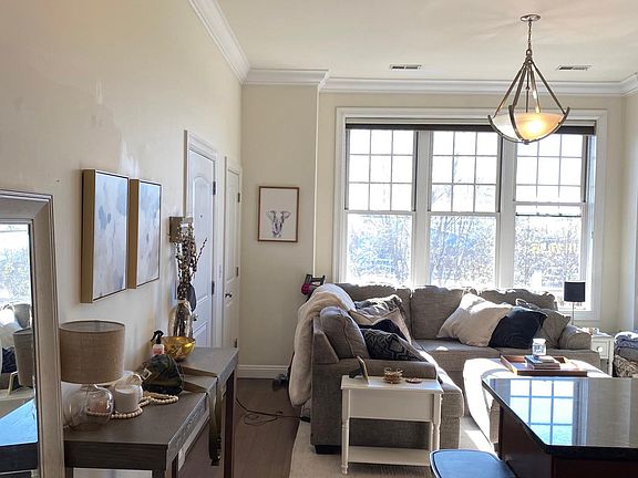 2nd image of 1713 N Sheffield Ave APT 3