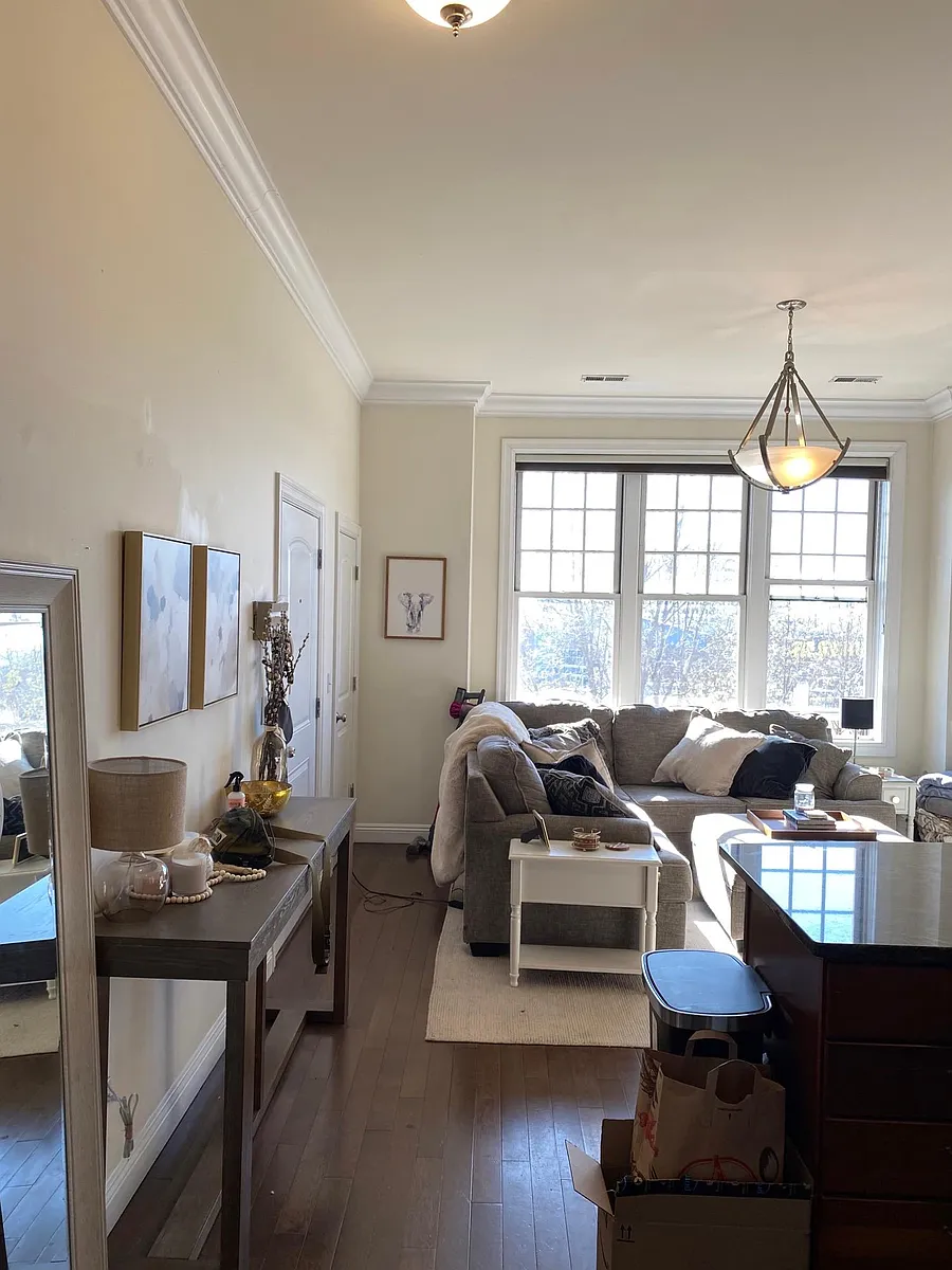 Building Photo - 1713 N Sheffield Ave #3