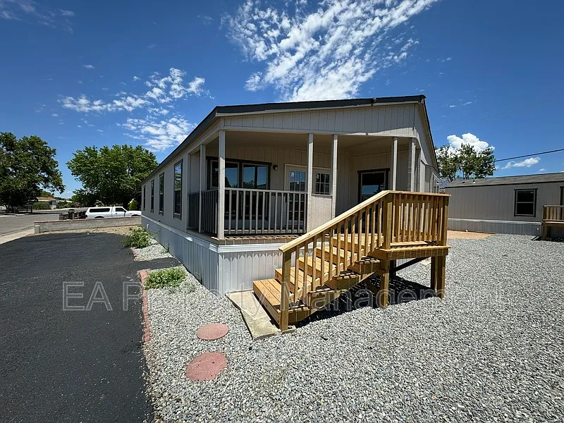 3 bed, 2.0 bath, 1700 sqft, $1,795 — Photo 2