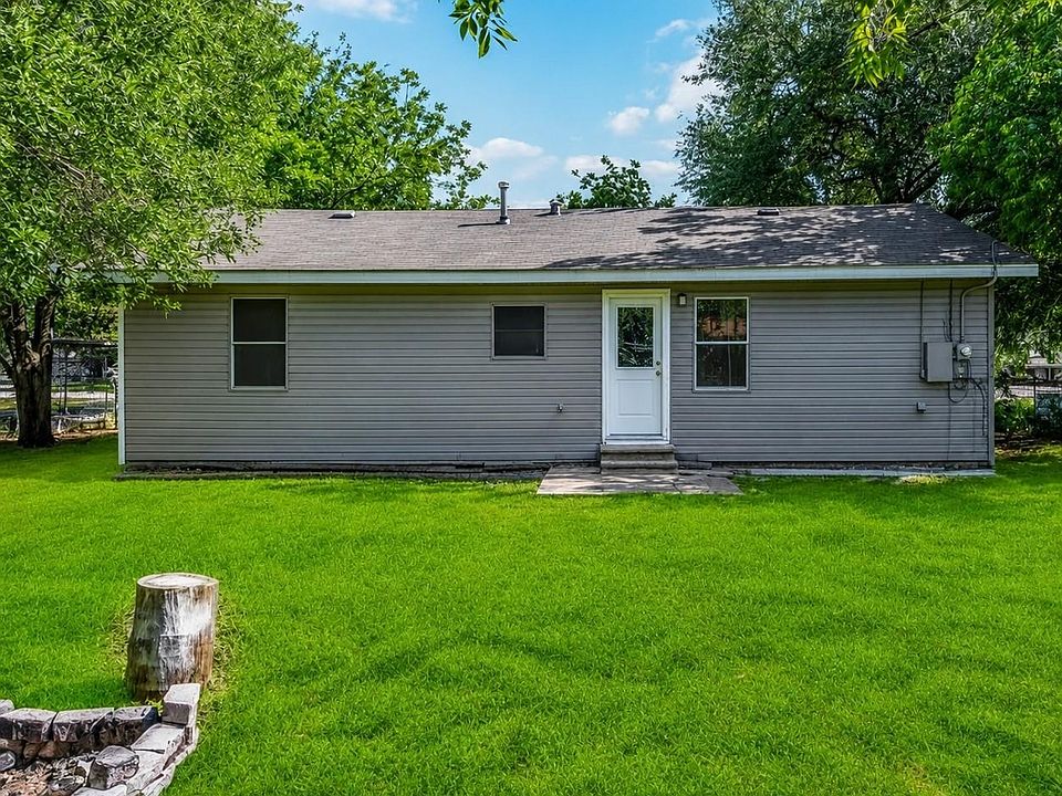 1st image of 113 E Witcher Ln