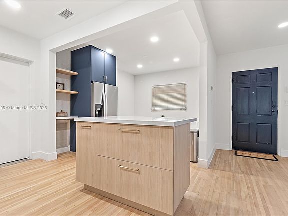 4th image of 66 NE 107th St
