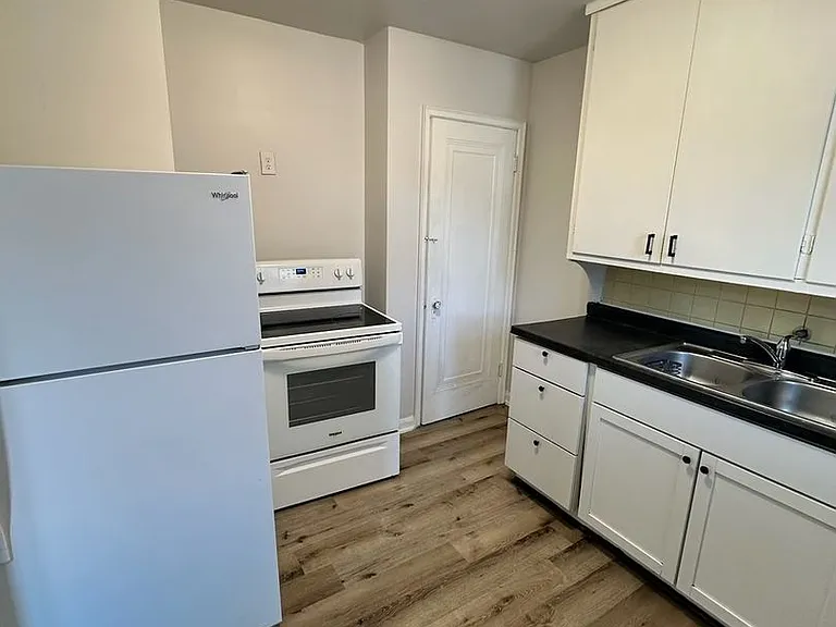 1409 Vinton St — Photo 7