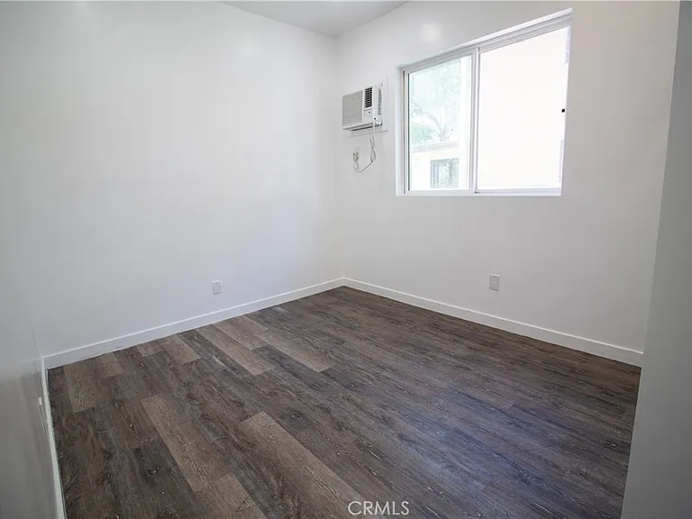 1112 Elden Ave #4 — Photo 6