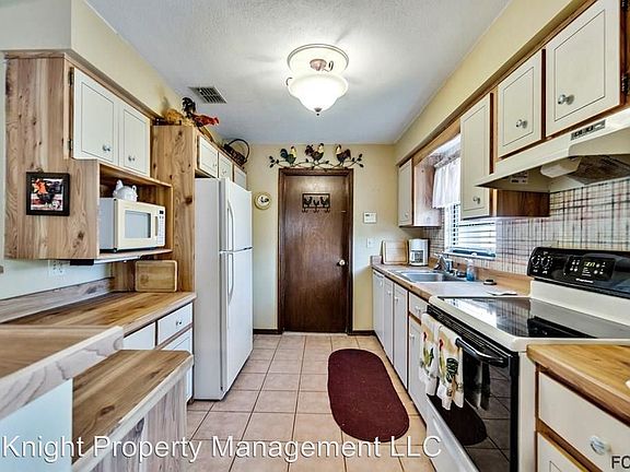4th image of 48 Sea Island Dr N