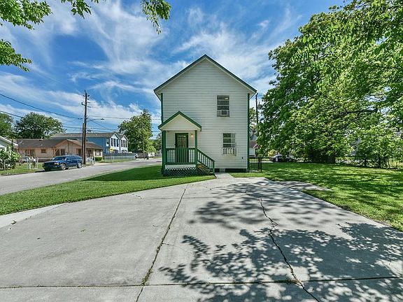 Plenty of parking space, large yard