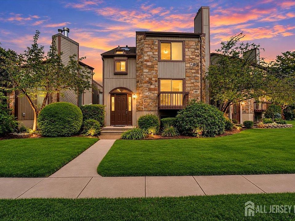 1st image of 17 Emerald Ln