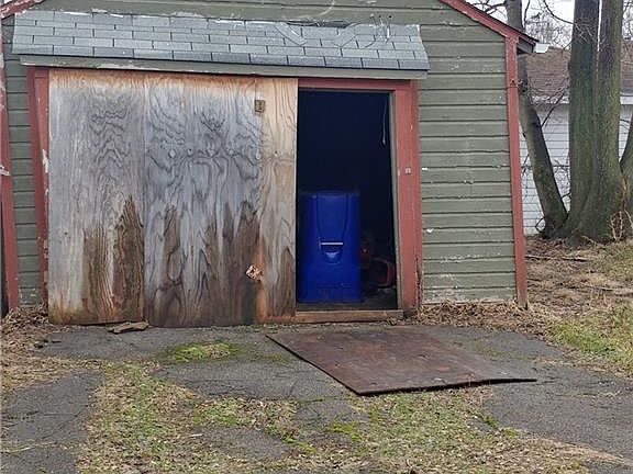 4th image of 4275 W 21st St