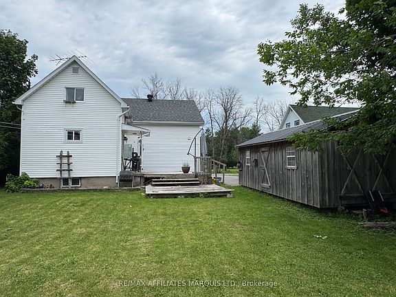5th image of 42 Laurier Dr