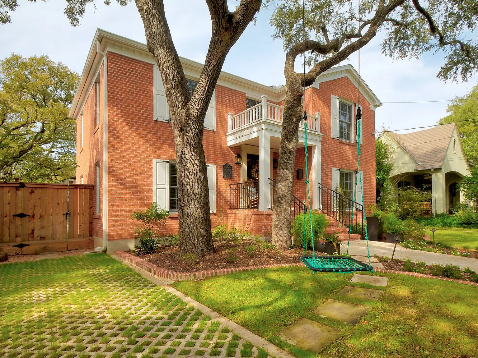 7 bed, 2809 sqft, $14,995 — Photo 3