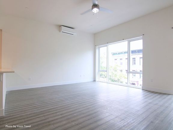 3rd image of 10 E 128th St #4R