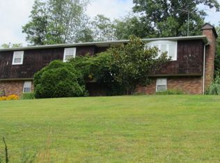 3531 Packs Branch Rd, Mount Hope, WV 25880