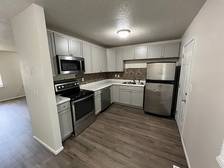 24 Regal Ln — Photo 4