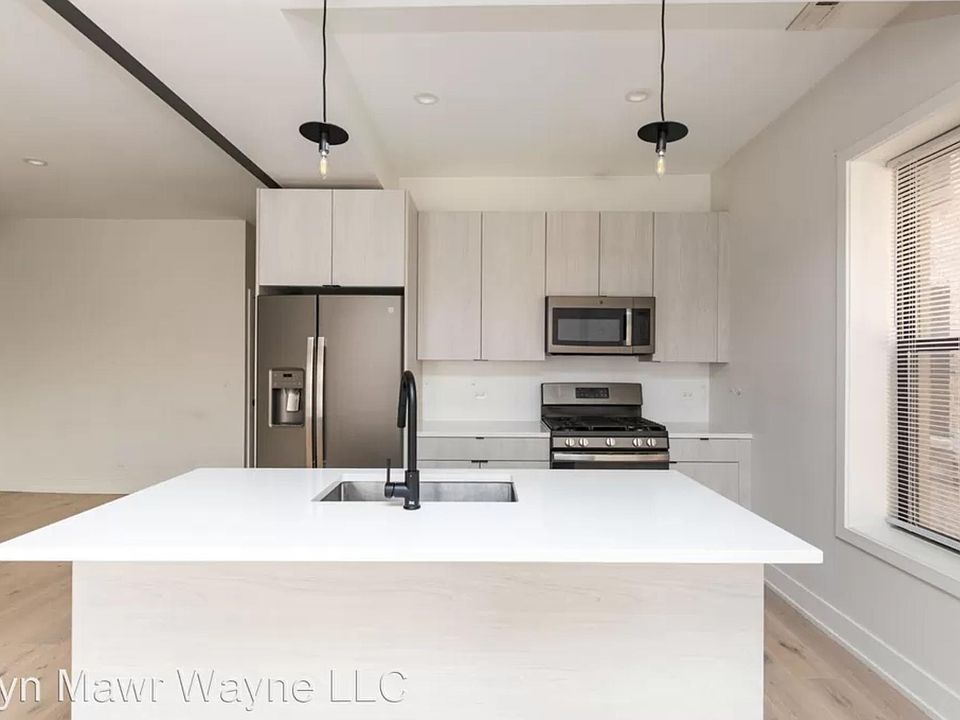 1st image of 1336 W Bryn Mawr Ave #1F