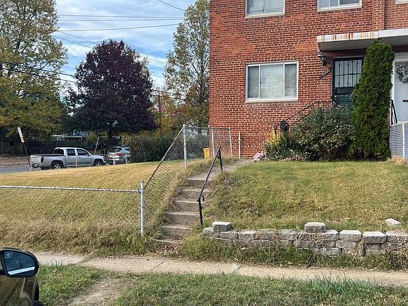 4th image of 3500 Manorwood Dr