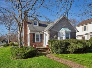 21 Flint Rd, East Rockaway, NY 11518