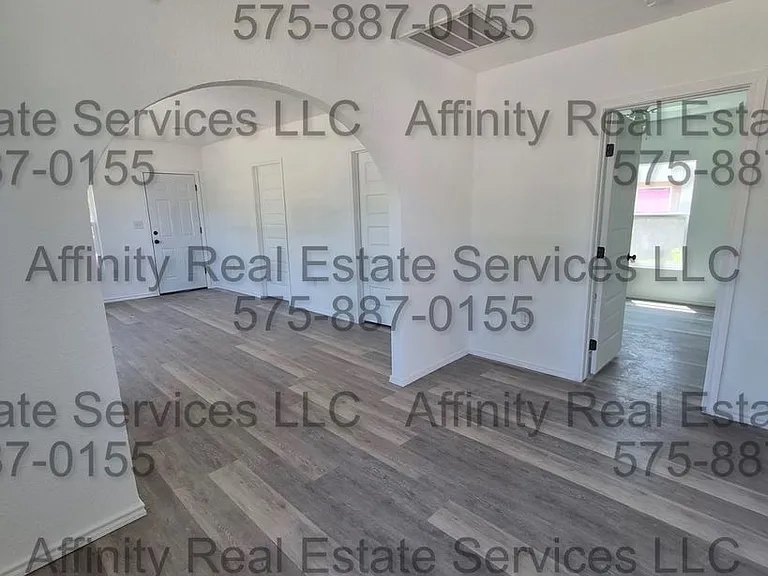 613 N Guadalupe St — Photo 7