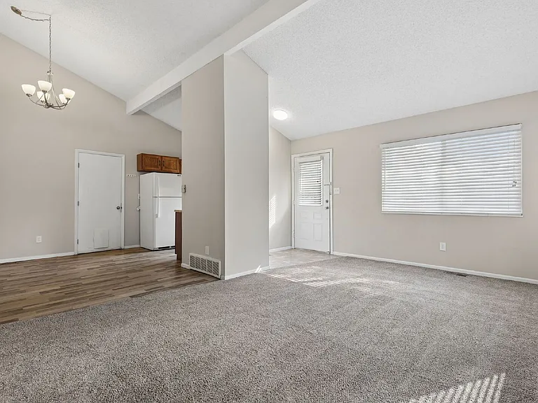2390 Middleton Ct — Photo 4