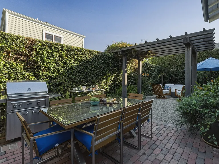336 E Padre St — Photo 49
