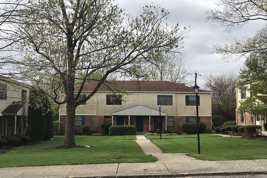 1st image of 1918 Chaucer Dr