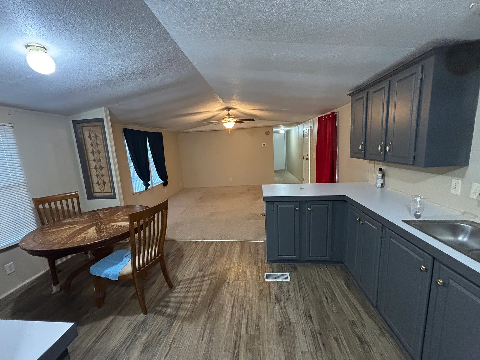 3 bed, 1216 sqft, $1,400 — Photo 3