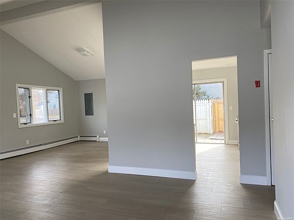 5th image of 16 Ashwood Dr