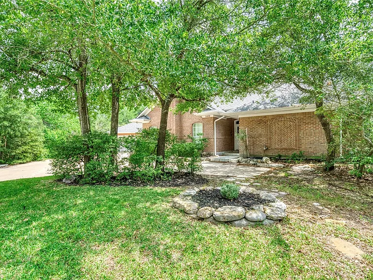 1402 Riverstone Ct — Photo 3